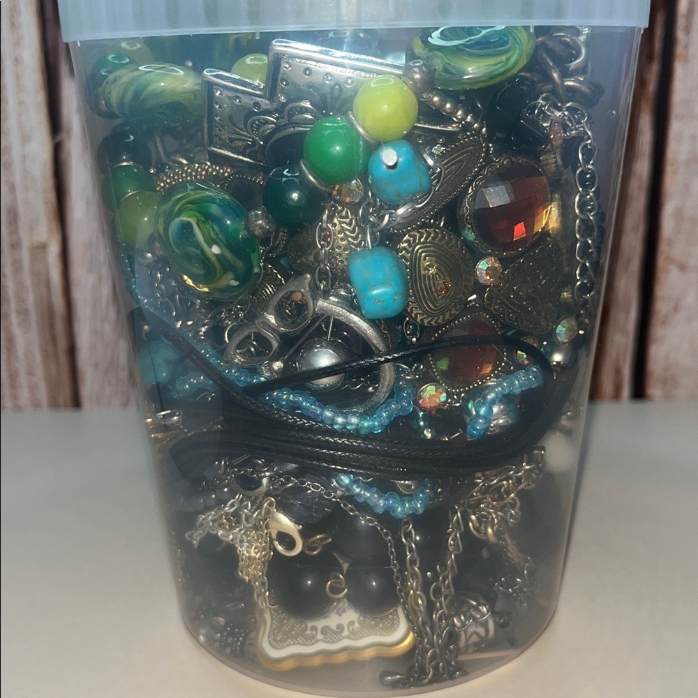 Mystery Jewelry Tub - Picture 5 of 7